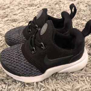 Nike Toddler Shoes- Black and Gray- Size 6c